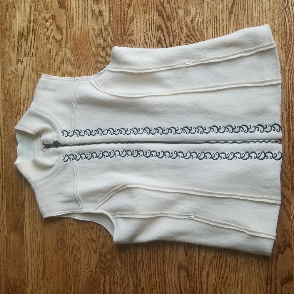 (M) Icelandic Design Embroidered Wool Vest Ecclectic Boho Chic Fall Winter Cozy